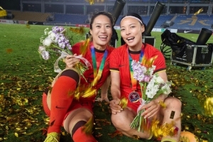 开云体育官网-李梦雯庆祝永川杯夺冠：为她 永远热泪盈眶……