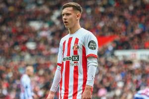 kaiyun.com-英媒：埃弗顿将与利物浦争夺桑德兰中场里格，转会费超3000万镑