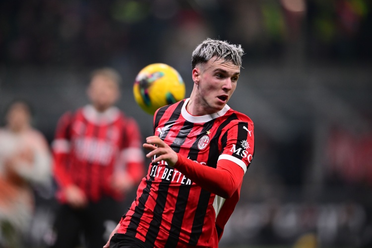 开云体育-罗马诺：伯恩茅斯就希门尼斯转会与米兰推进租借加买断条款的谈判