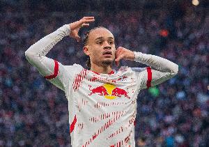 阿斯：热刺有意签下哈维-西蒙斯，如果交易未成他们将转向卢克曼