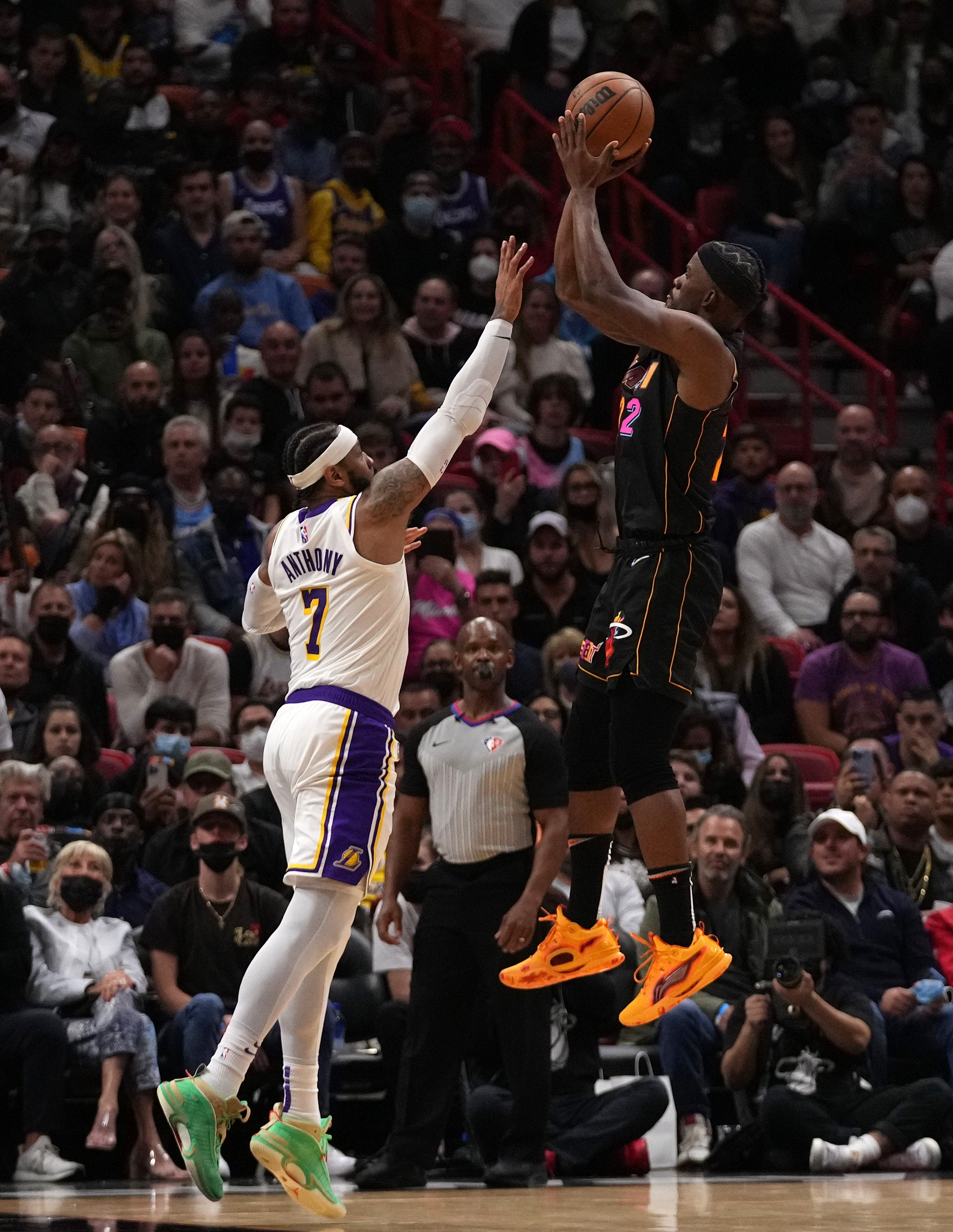 开云-巴特勒>安东尼？美记：如果你真的想要赢得比赛 你就得选择巴特勒