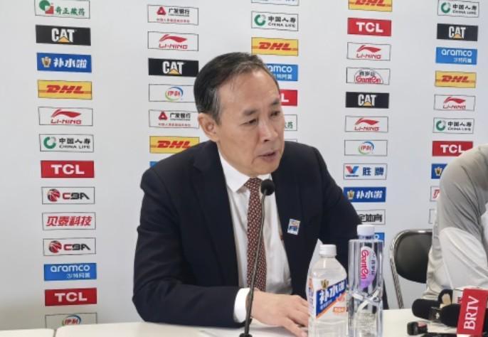 许利民：比赛输了但大家的拼劲值得表扬，我们一定会渡过难关